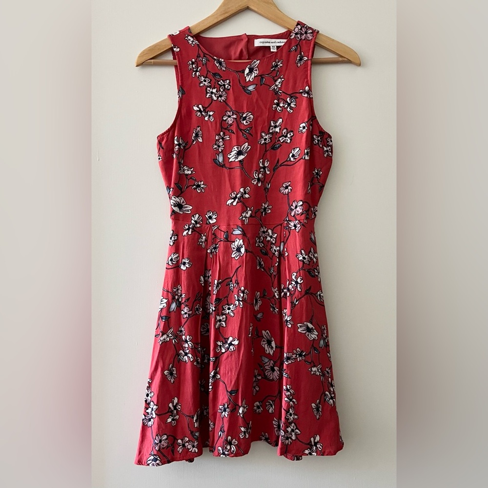 💙 2 for $20 - Cupcakes and Cashmere Sweney Floral Dress